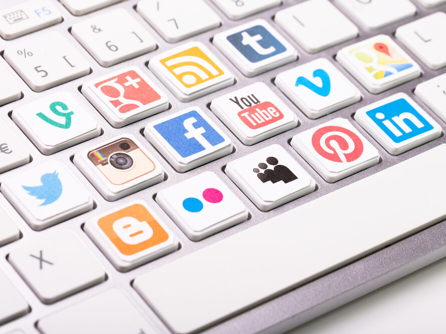 Social Media Marketing: Pros and Cons
